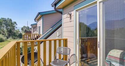 Yellowstone Basecamp! Emigrant Home w/ Mtn Views