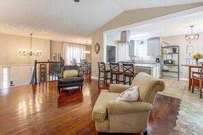 House (4 Bedrooms) | Interior