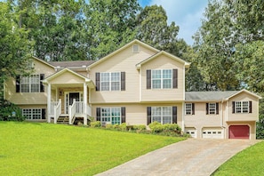 Interior - Near Lake Allatoona! Suburban Home w/ Deck & Yard (Dallas)