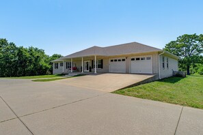 A single-story house with a covered porch, a front driveway, and a garage. - 8-acre Family Reunion Retreat! 8 Mi to Bentonville (Pea Ridge)