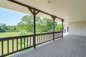 A covered outdoor deck with a view of a grassy area and trees. - 8-acre Family Reunion Retreat! 8 Mi to Bentonville (Pea Ridge)