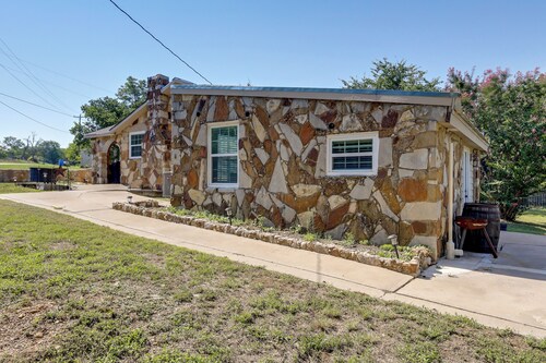 Texas Hill Country Home: Quiet Yard + Patio