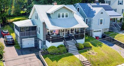 Convenient, Cozy Home: Porches, Fire Pit, Office