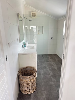 Bathroom - Coastal Retreat, 2 Bedroom Apartment Near Tathra Beach (Tathra)