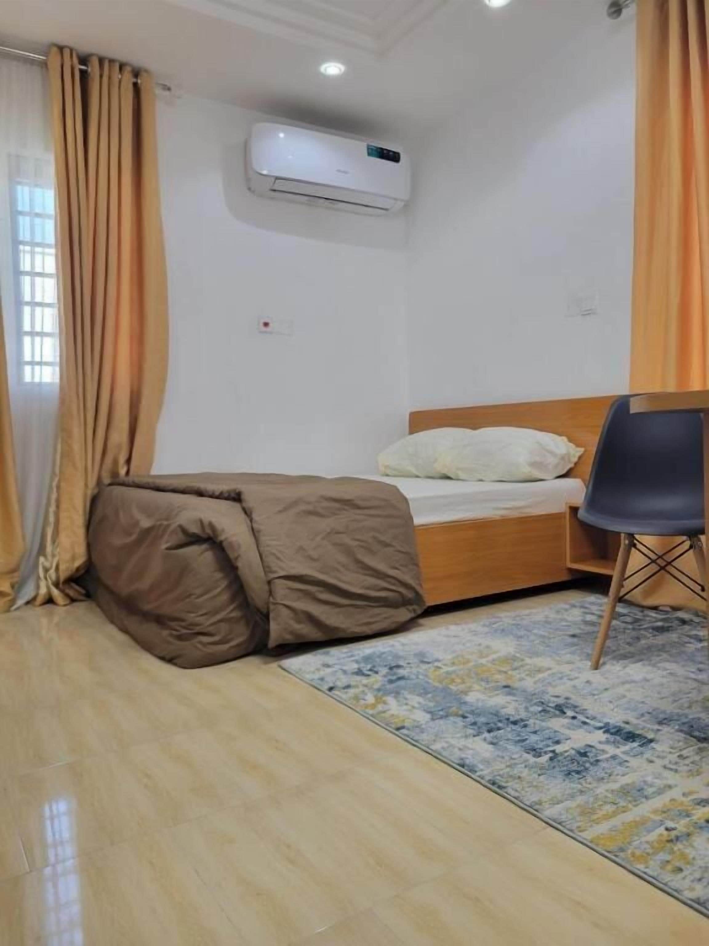 Iron/ironing board, WiFi (free)