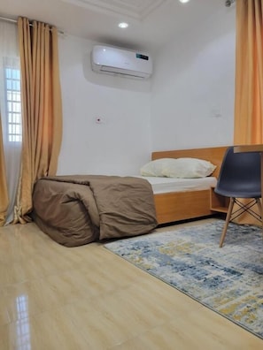 Iron/ironing board, WiFi (free) - Zico Studio Large (Abuja)