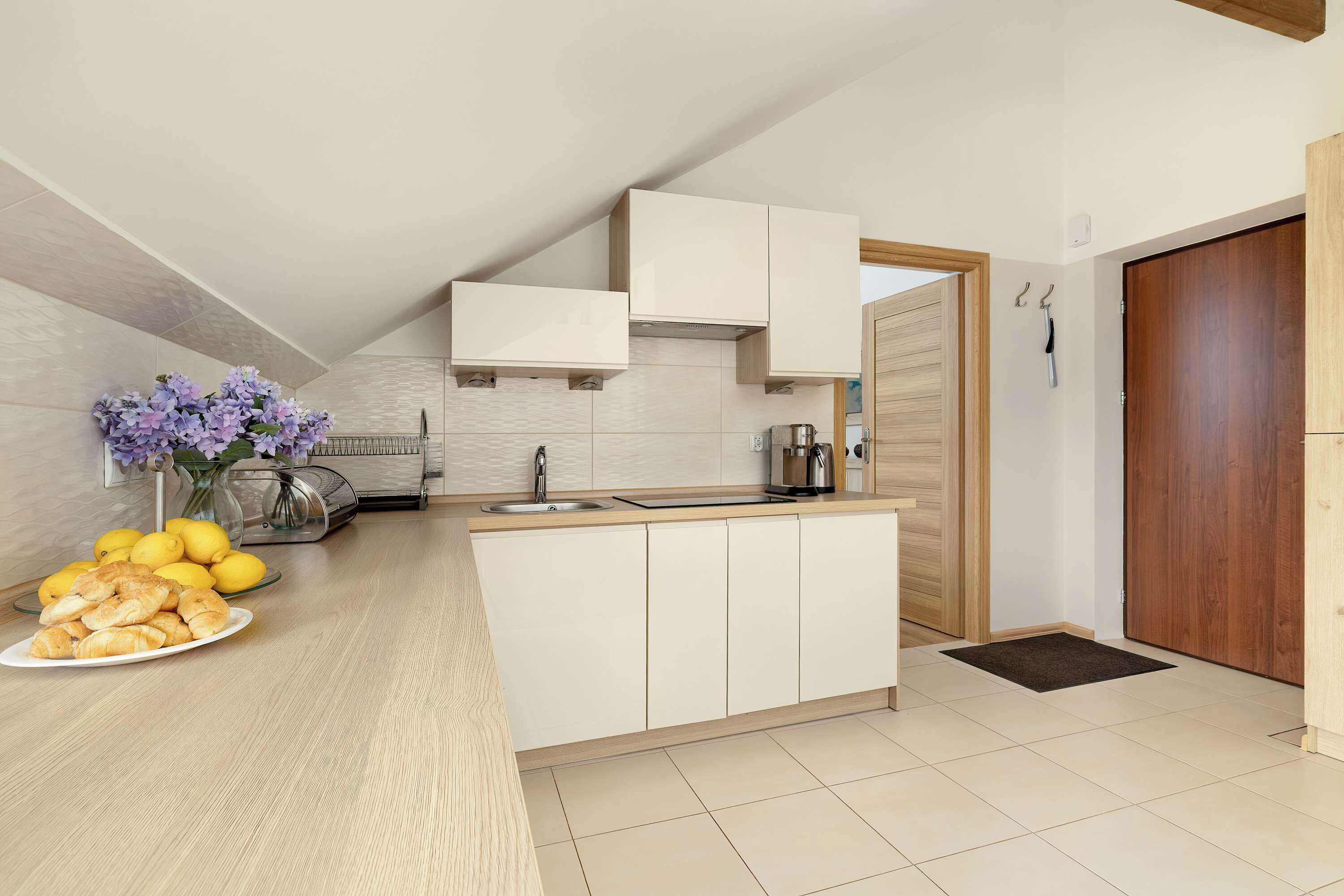 Coffee/tea maker, fridge, stovetop, dishwasher