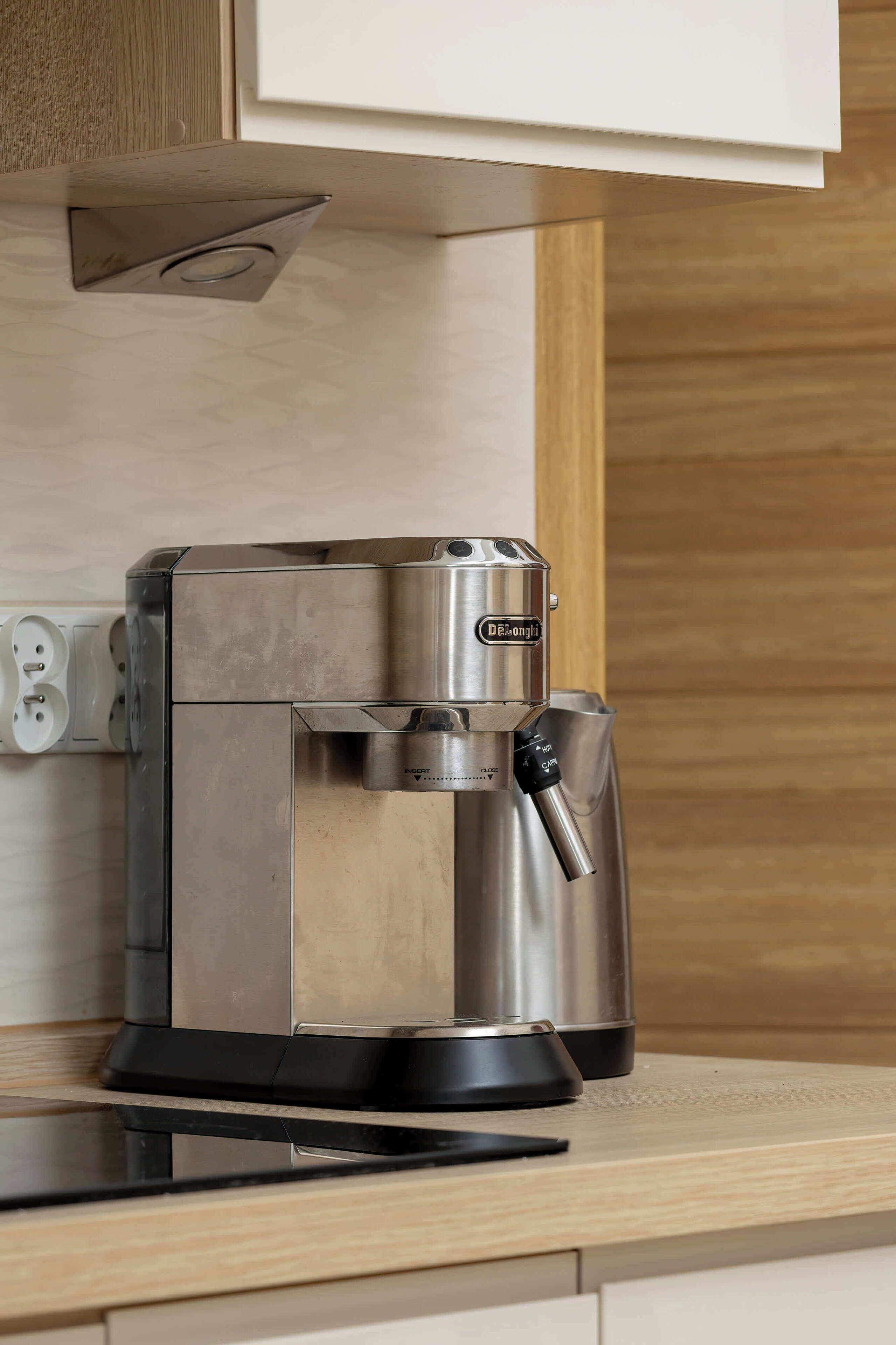Coffee/tea maker, fridge, stovetop, dishwasher
