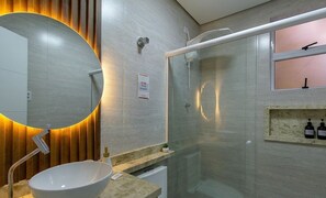 Basic-Apartment | Badezimmer | Dusche