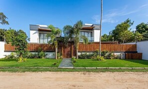 Exterior - House w/ Private Pool in Alto da Pitinga Vbi0004 (Porto Seguro)