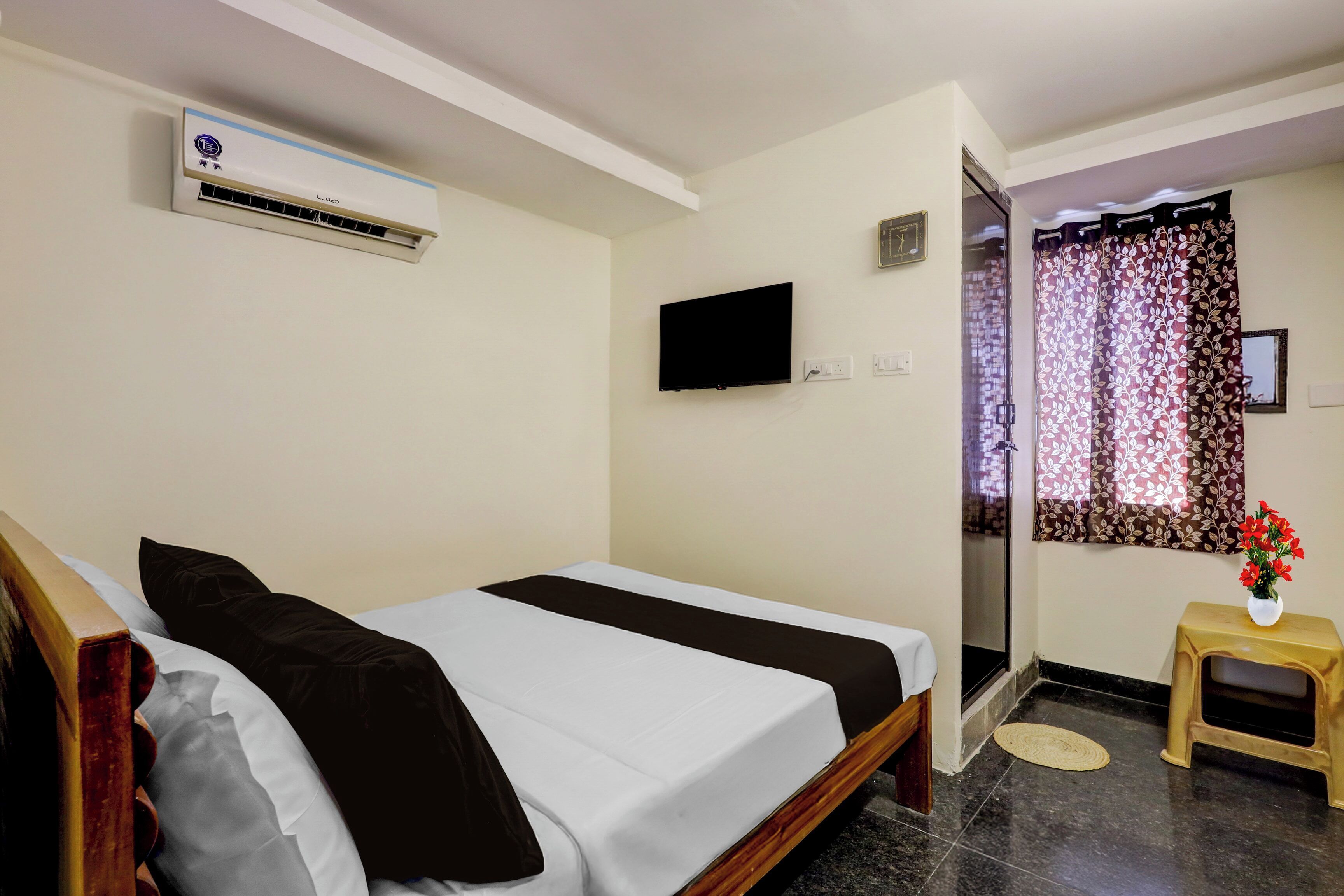 Classic Room | Desk, WiFi (free), bed sheets