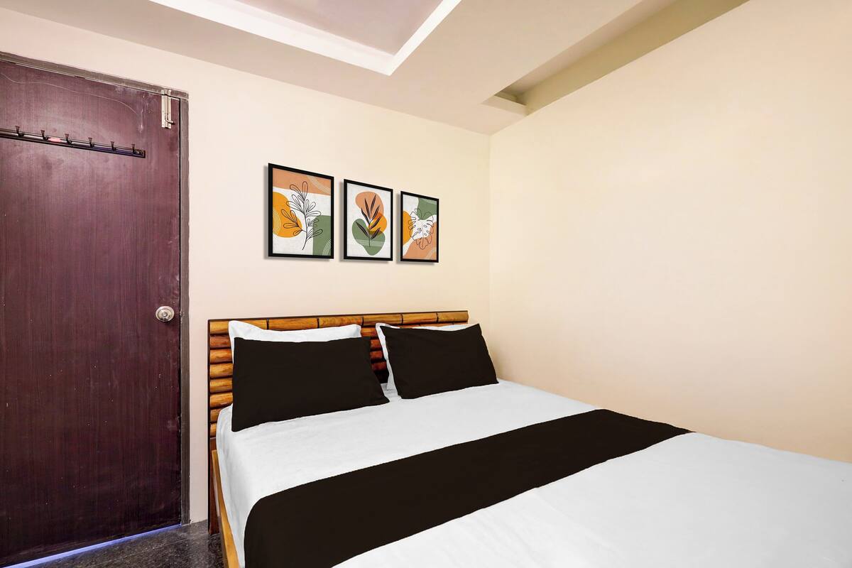 Escritorio, wifi gratis y ropa de cama 