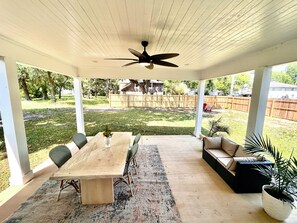 Outdoor dining - Welcome to Salt & Sky Luxury Cottage, your coastal getaway and beach living. (Gulfport)