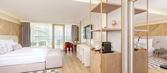 BIRGÉS HOTEL Lifestyle and View