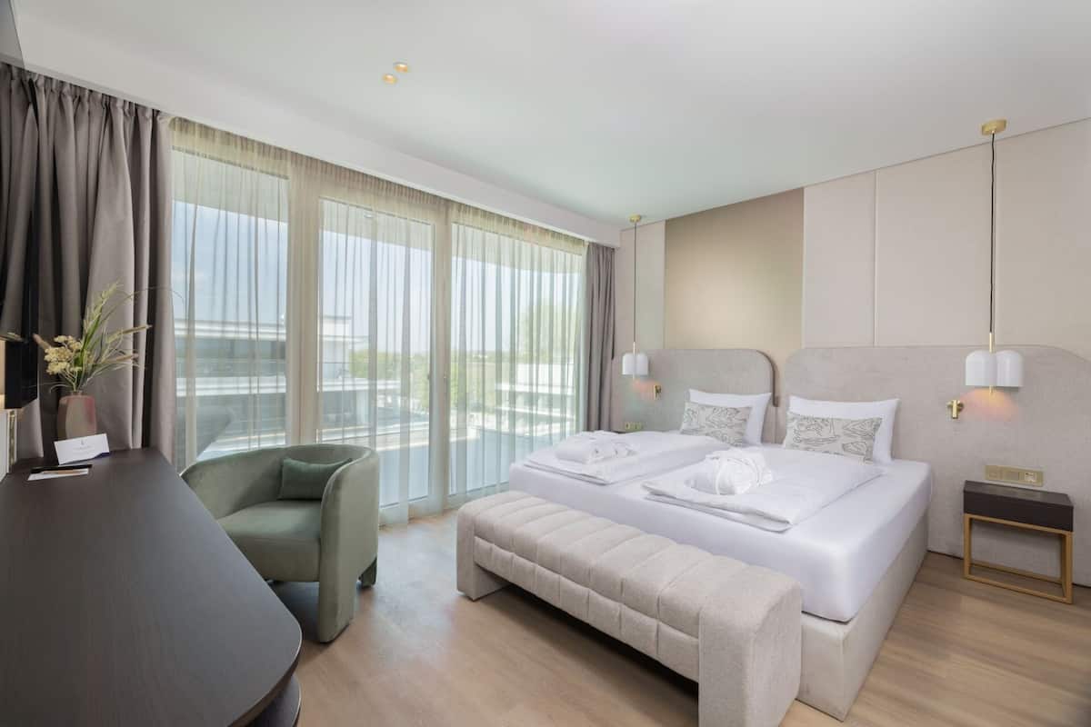 Hypo-allergenic bedding, minibar, free cots/infant beds, free WiFi