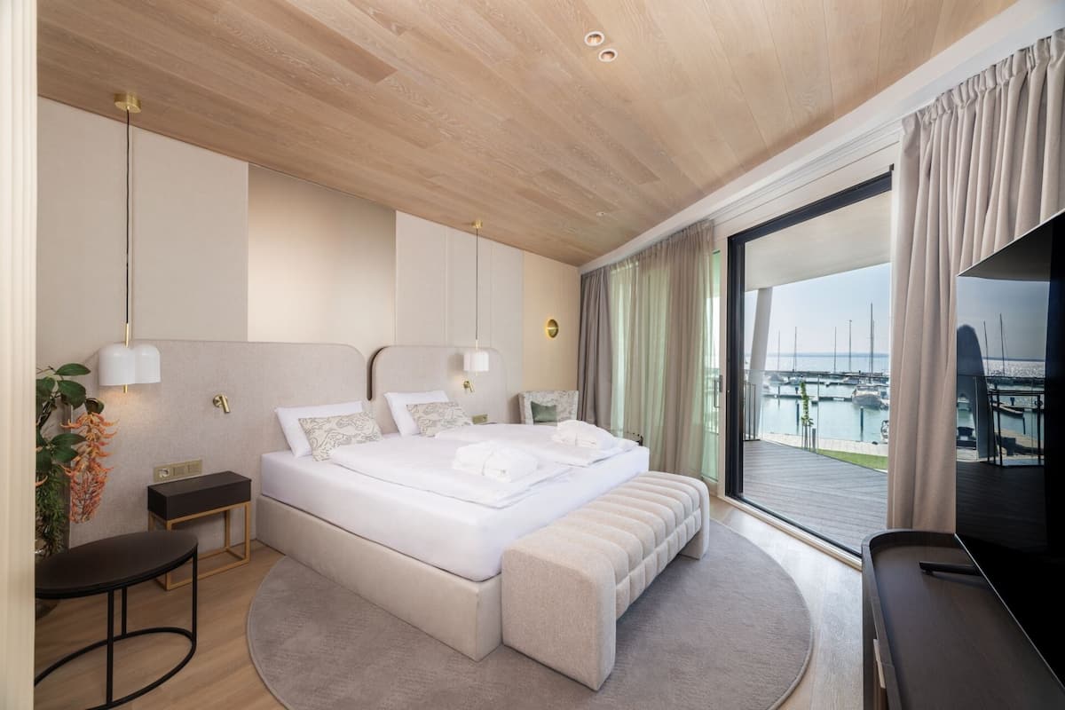 Hypo-allergenic bedding, minibar, free cots/infant beds, free WiFi