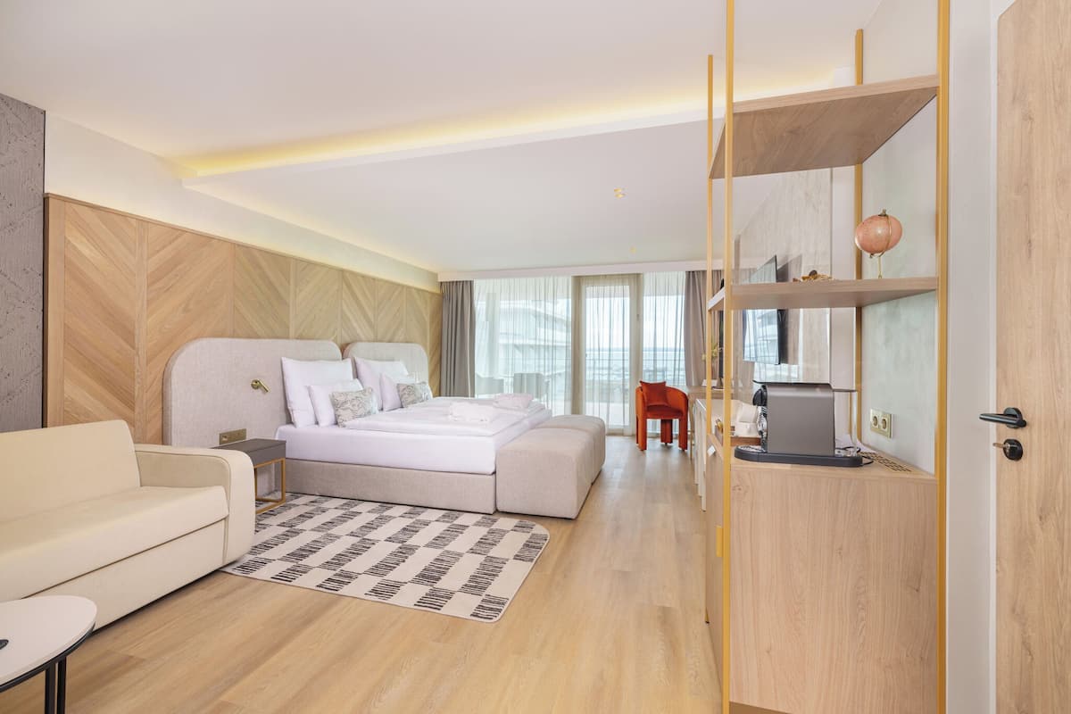 Hypo-allergenic bedding, minibar, free cots/infant beds, free WiFi