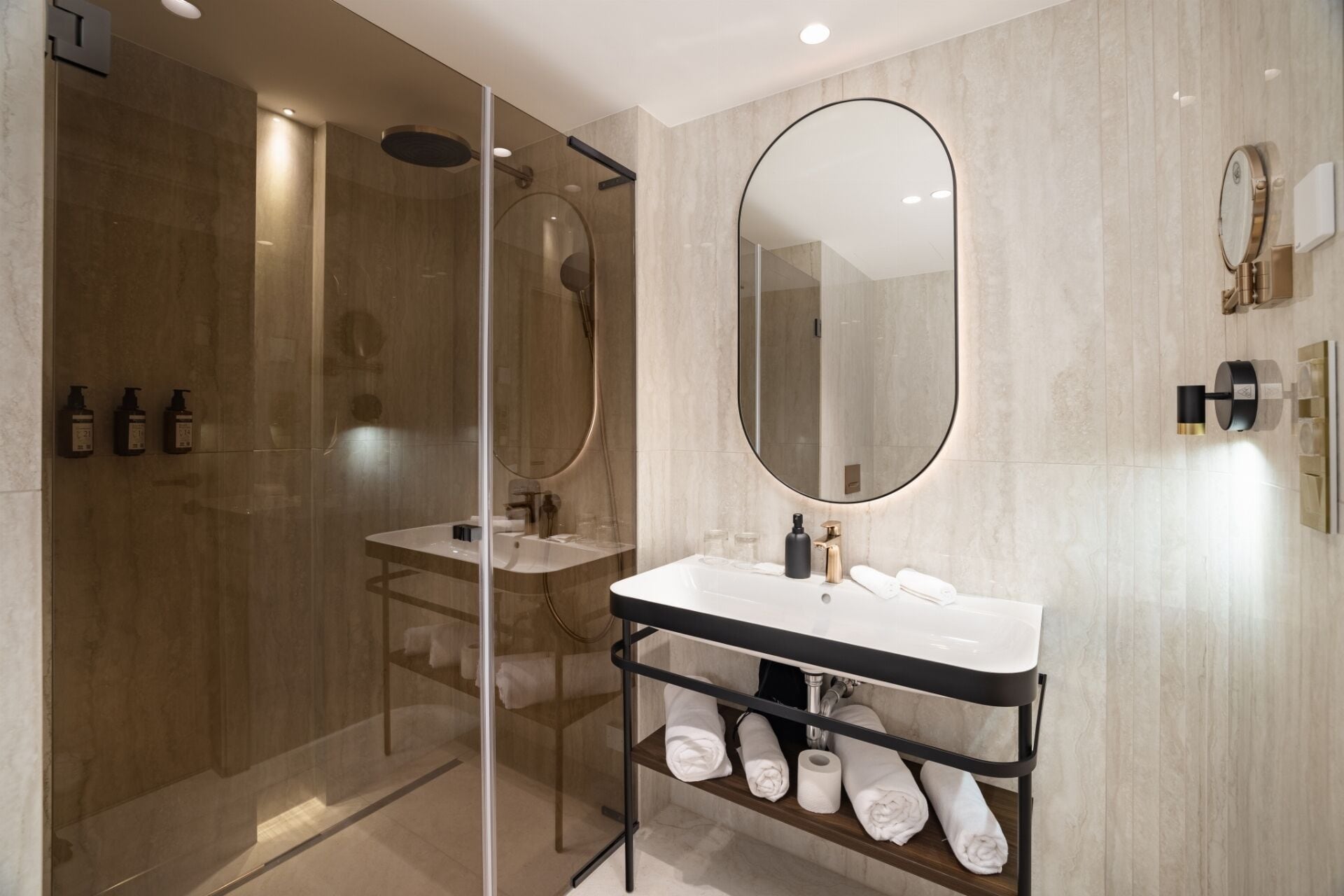 Classic room with side lake view and balcony | Banheiro
