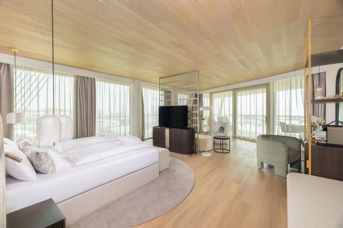 Hypo-allergenic bedding, minibar, free cots/infant beds, free WiFi