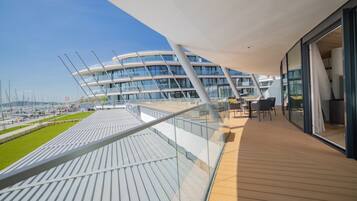 Junior Suite with terrace | Balcony