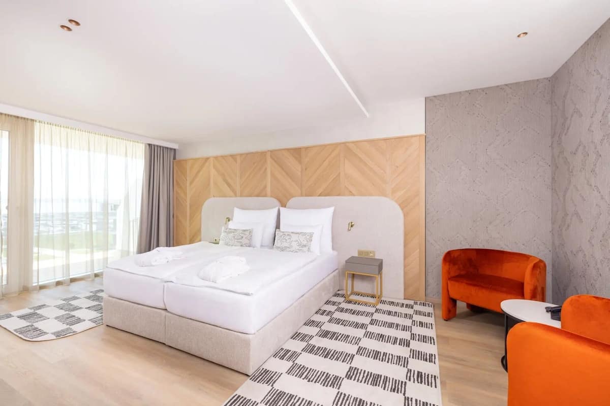 Hypo-allergenic bedding, minibar, free cots/infant beds, free WiFi