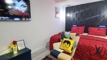 1 bedroom, desk, iron/ironing board, WiFi (free)