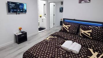 1 bedroom, desk, iron/ironing board, WiFi (free)