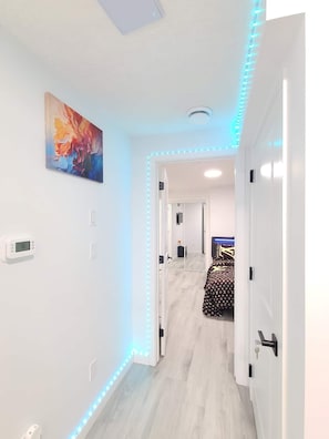 Room - SwitHome Suite+Studio (PondView), Near YEG Airport (Edmonton)