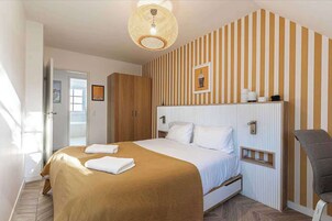 Apartment | 4 bedrooms, laptop workspace, iron/ironing board, bed sheets