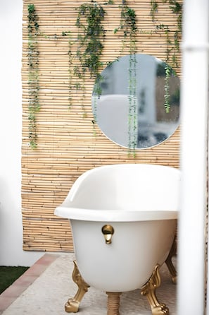 Bathroom - Villa 'Finca Raziel' with Pool, Mountain Views, and Wi-Fi (Cártama)