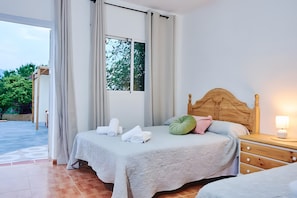 Room - Villa 'Finca Raziel' with Pool, Mountain Views, and Wi-Fi (Cártama)