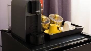 Chambre Standard, salle de bains privée, côté jardin | Café et/ou machine à café