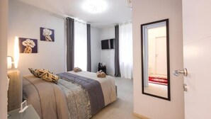 Phòng Premier, phòng tắm riêng, quang cảnh thành phố | Bộ trải giường bằng vải Frette của Ý, bộ đồ giường cao cấp 