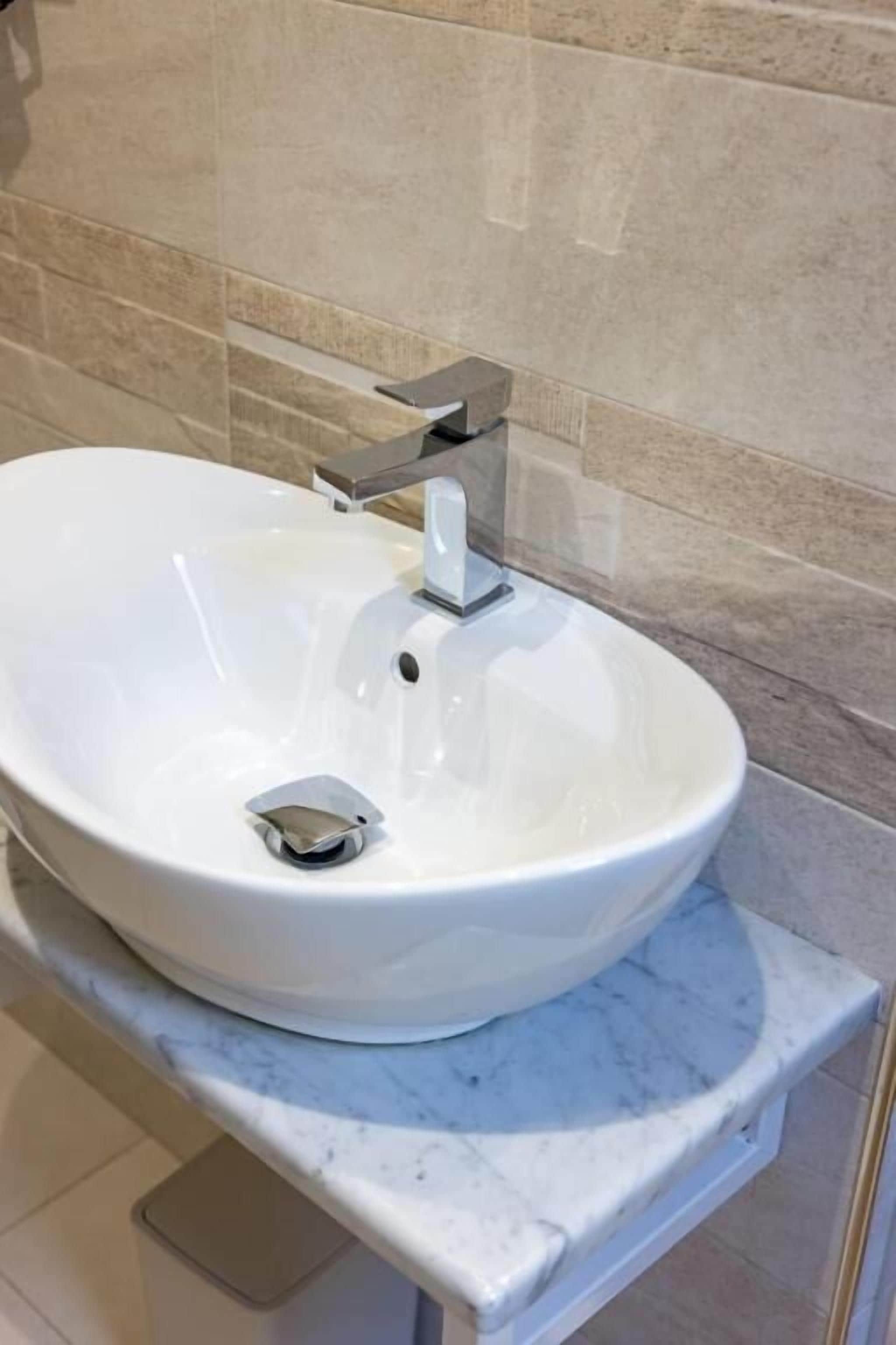 Chambre Confort, salle de bains attenante, vue ville | Salle de bain