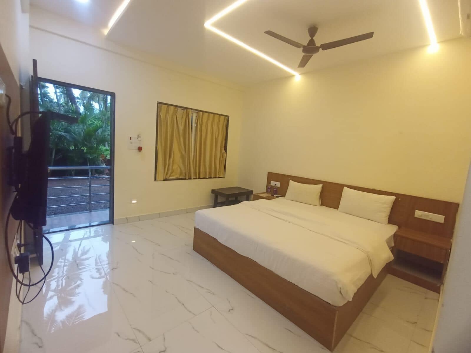 Deluxe Room, Balcony, Garden View | Free WiFi