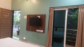 Deluxe Cottage, Balcony, Garden View | WiFi (free)
