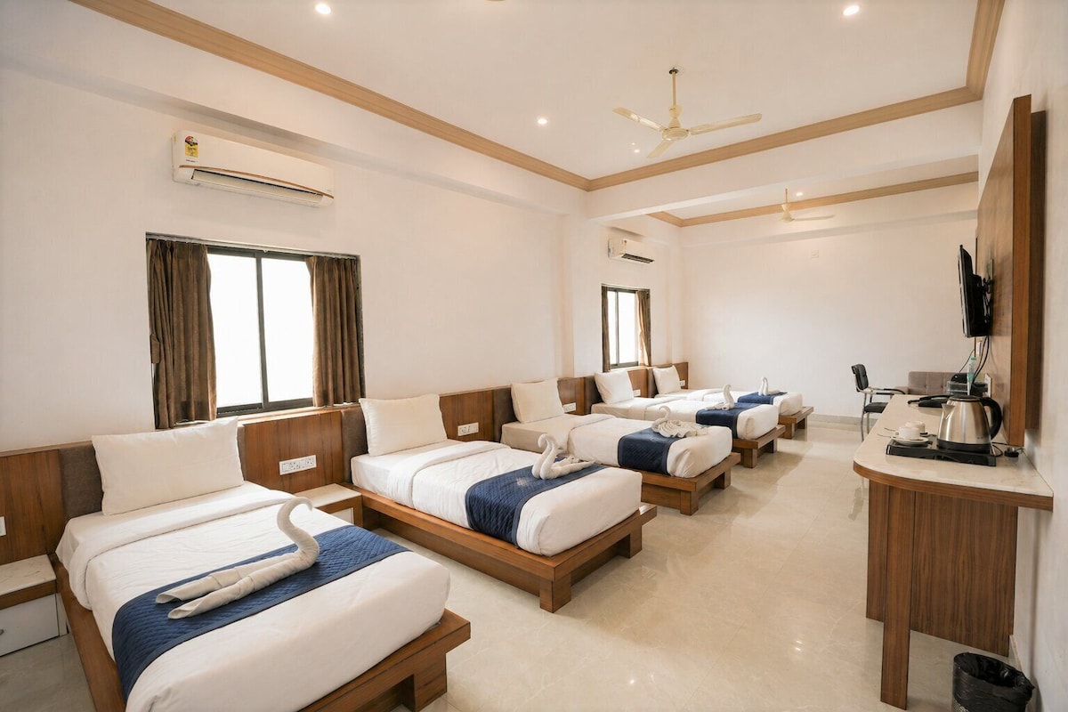 Royal Family Premium Suite with 5 Single Beds