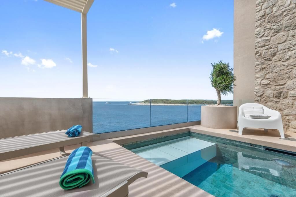 Villa de lujo, vista al mar | Alberca | Alberca al aire libre 