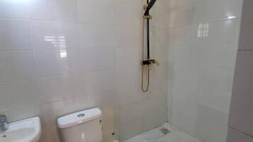 Appartement, salle de bains privée | Salle de bain