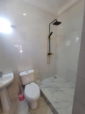 Apartment, eigenes Bad | Badezimmer