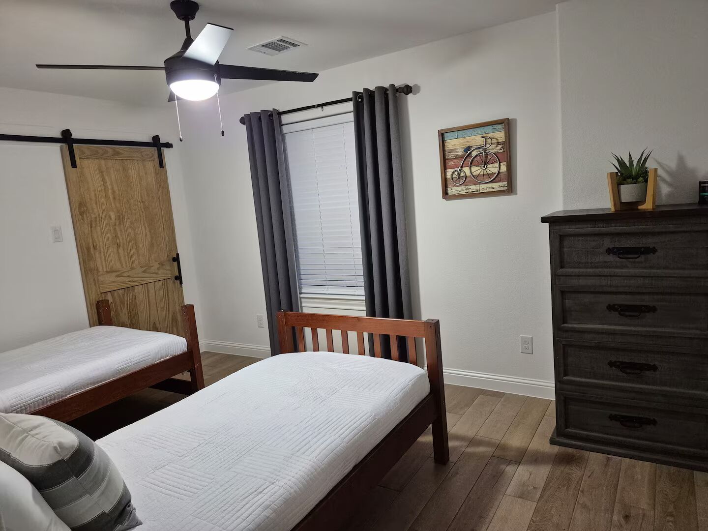 WiFi, bed sheets