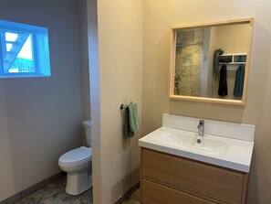 Dusche, Handtücher, Toilettenpapier