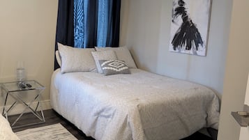 Iron/ironing board, WiFi (free), bed sheets