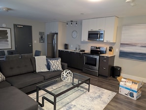 Living area - This condo is perfect for families, friend groups and couples. (NIAGARA FALLS)