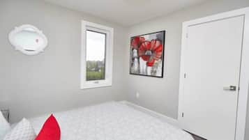 2 bedrooms, iron/ironing board, WiFi (free), bed sheets