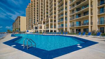 Apartamento, 1 habitación | Piscina | Una piscina cubierta, una piscina al aire libre