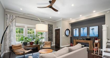 Beautiful, Spacious 3BR Ukrainian Village Home Room for Groups and Deck