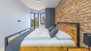 Apartament (2) | Espace de travail pour ordinateur portable, fer et planche à repasser