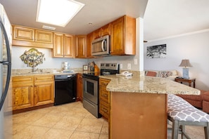 Condo, 1 Bedroom | Private kitchen | Coffee/tea maker, fridge, oven - Phoenix V 914 1 Bedroom Condo (Orange Beach)