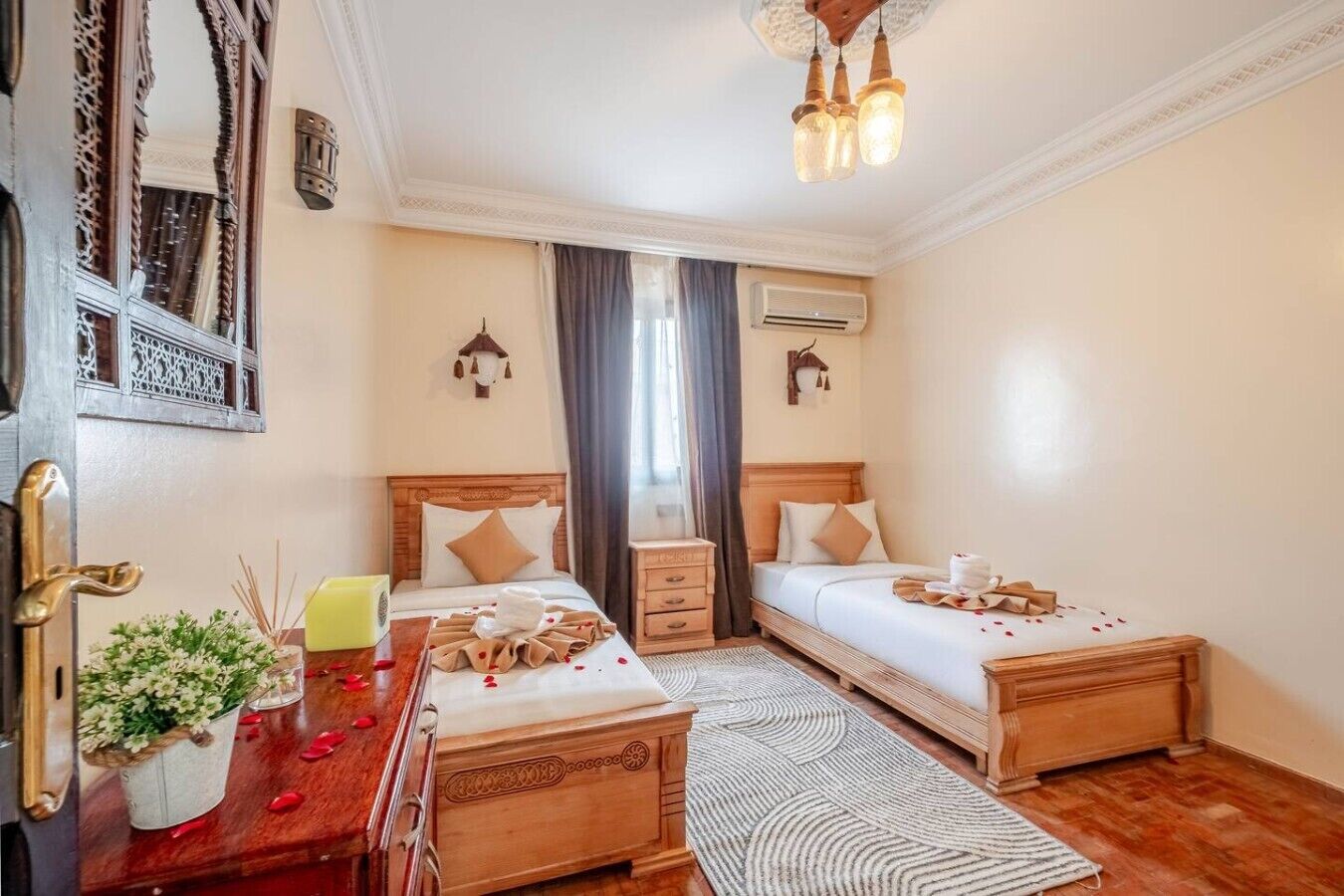 3 bedrooms, desk, iron/ironing board, travel crib